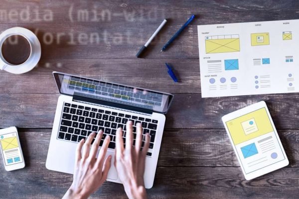 Webdesigner,Sketching,Responsive,Website,Wireframe,Mockup,With,Laptop,,Smartphone,And